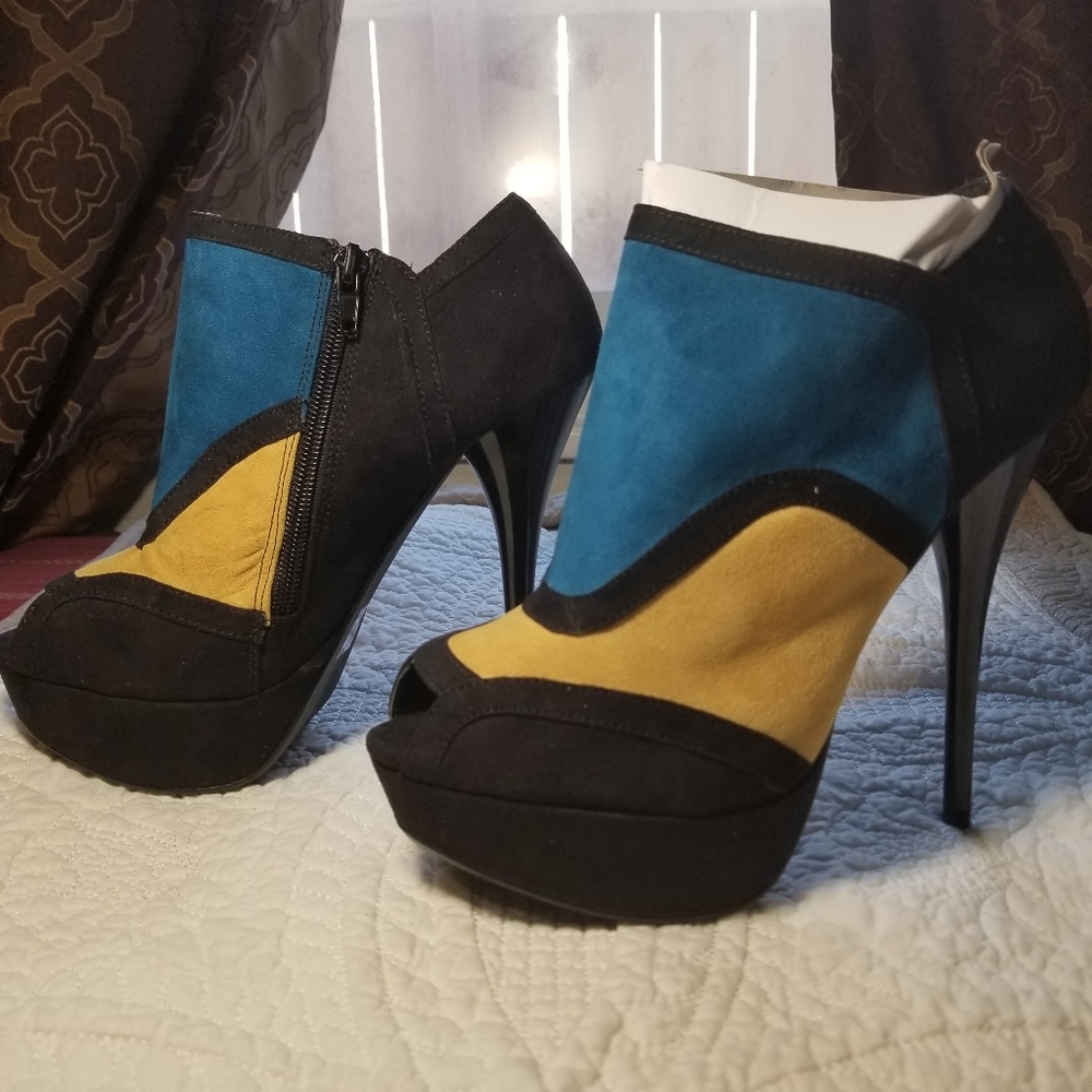 QUPID black teal yellow faux suede peep toe booties heels new